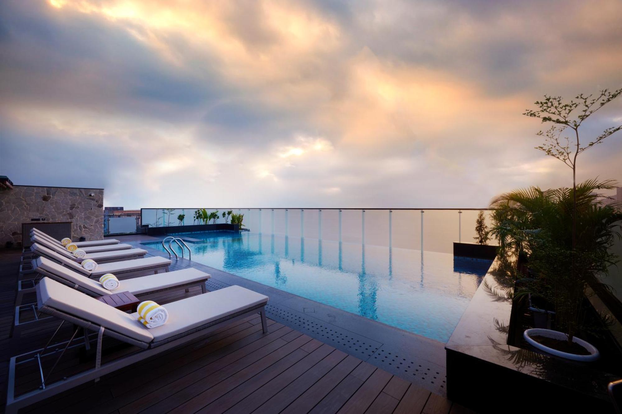 Iris Sarovar Portico Gurgaon Exterior photo