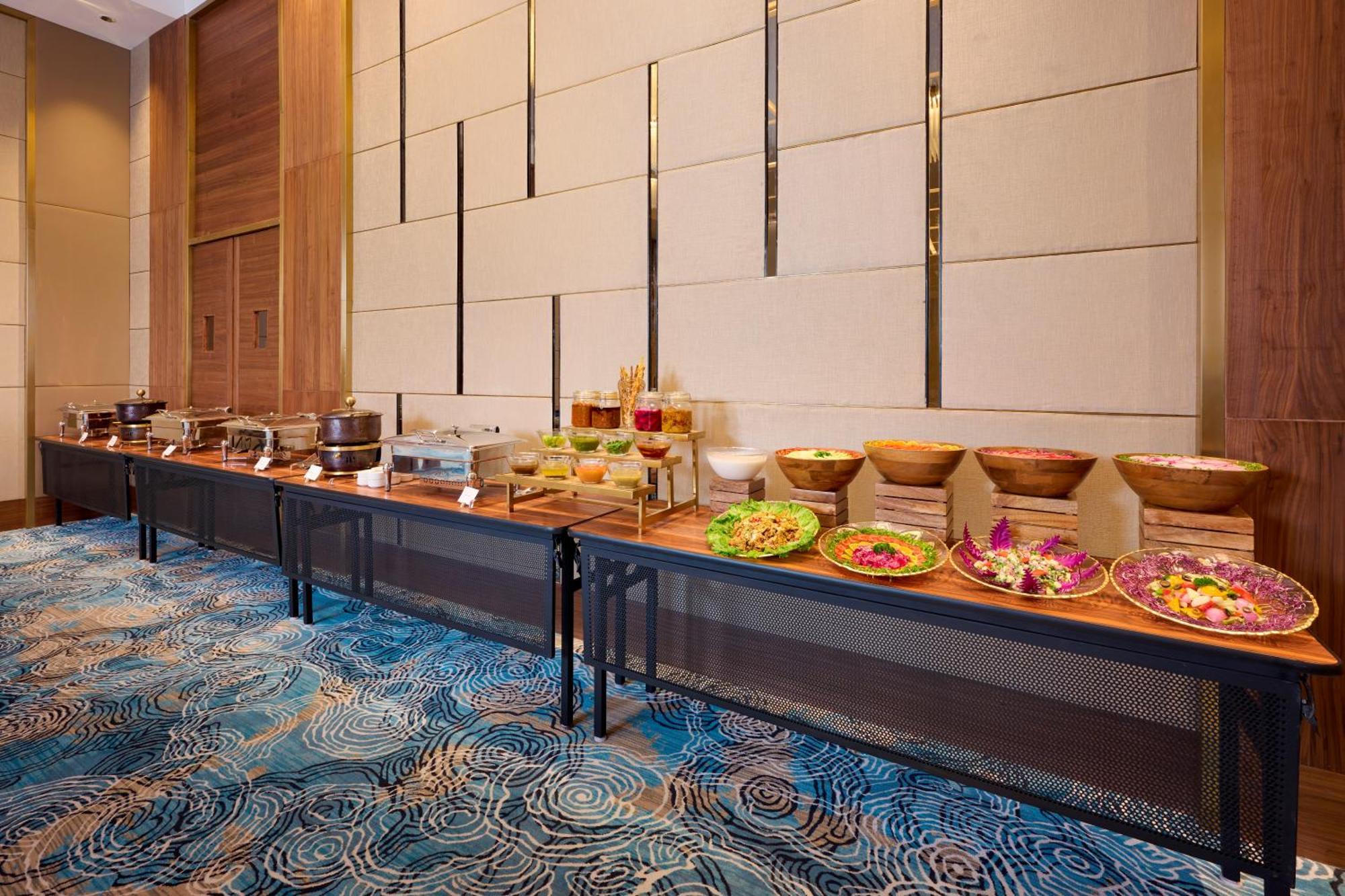 Iris Sarovar Portico Gurgaon Exterior photo
