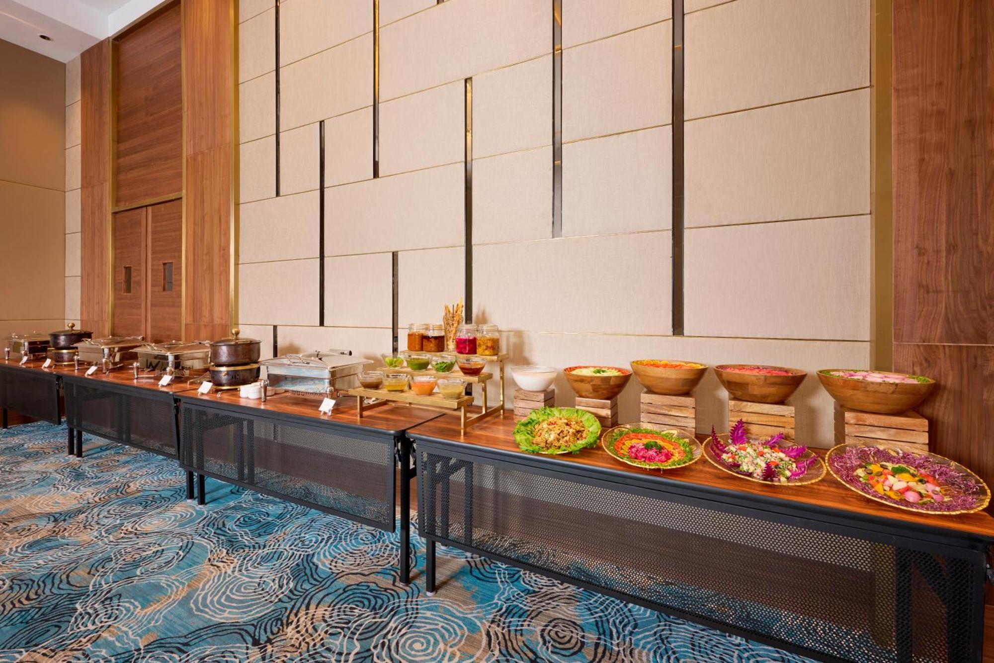 Iris Sarovar Portico Gurgaon Exterior photo