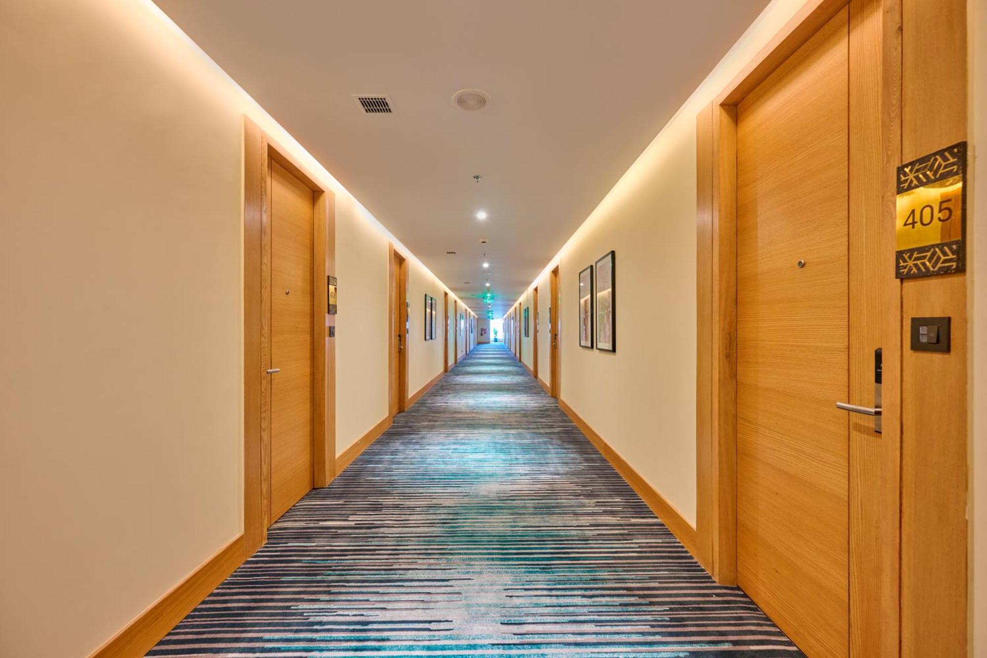 Iris Sarovar Portico Gurgaon Exterior photo
