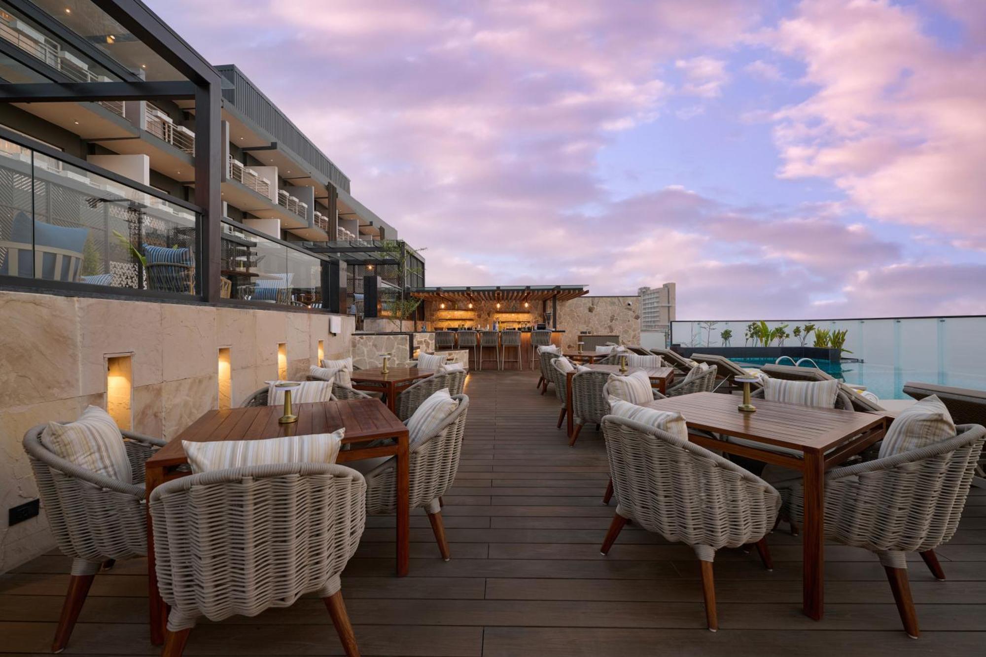 Iris Sarovar Portico Gurgaon Exterior photo